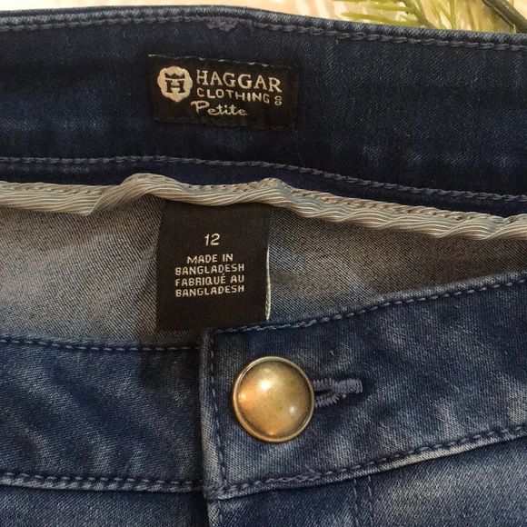 “HAGGAR” Petite Ladies Denim Jeans. - Picture 5 of 14